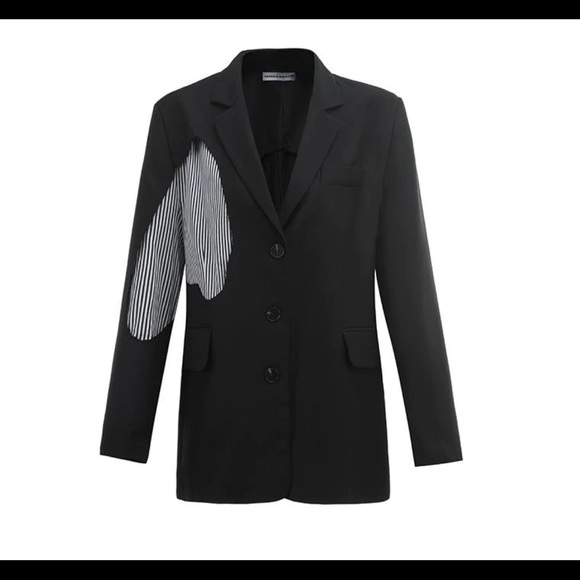 Andrea Martin Broken blazer. - Picture 3 of 7